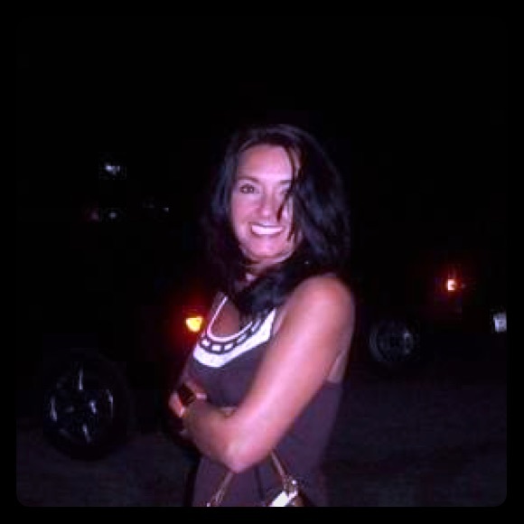 Meet your Posher, Melissa - Picture 1 of 2